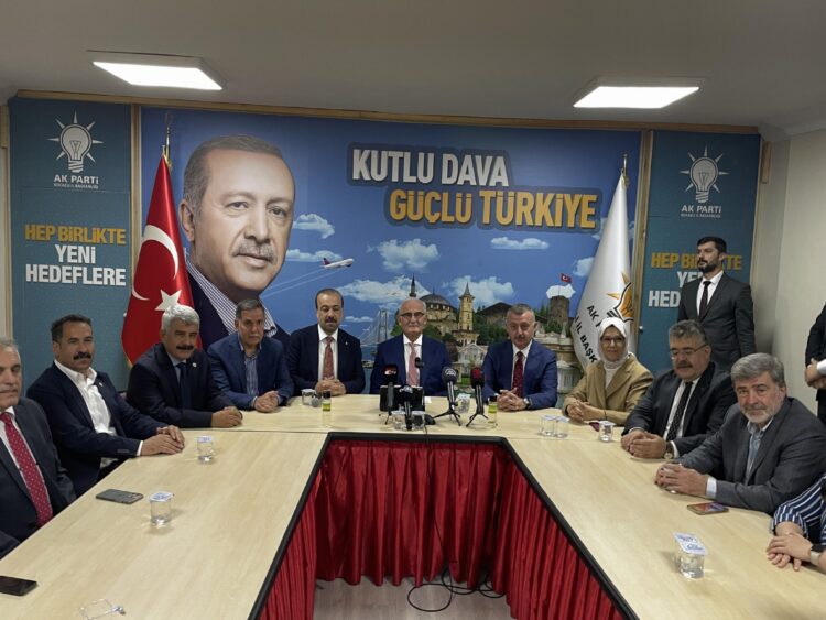 AK Parti Genel Lider Yardımcısı Yılmaz, Kocaeli’de partililerle buluştu: