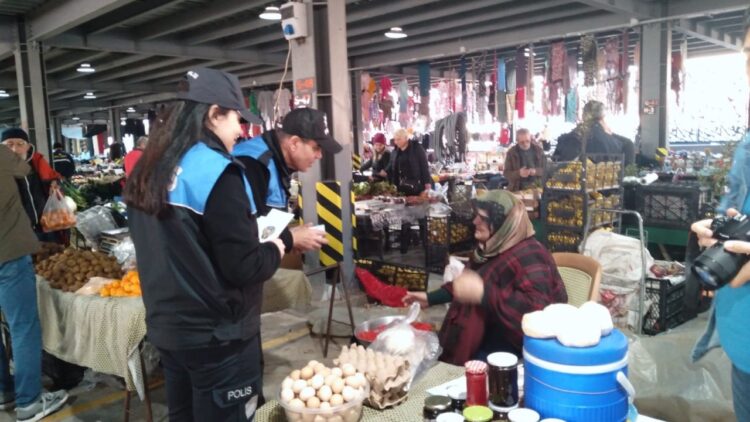 Altınova Semt Pazarında Kadınlara Yönelik Güvenlik Bilinci Oluşturuldu