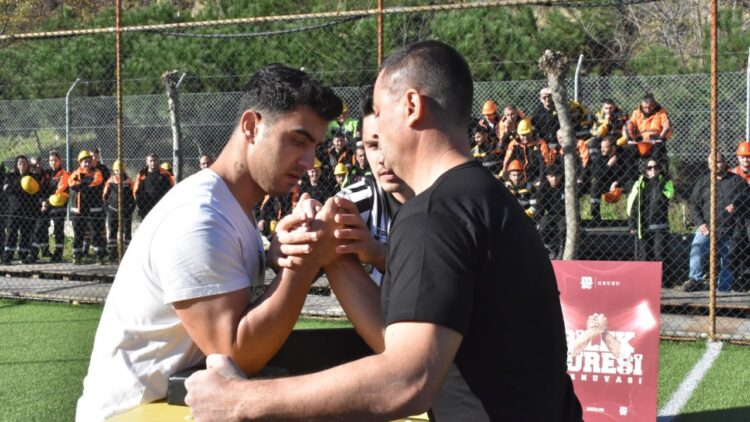 Asyaport TT’den Ferdi Üzel Bilek Güreşi Turnuvasında Birinci Oldu