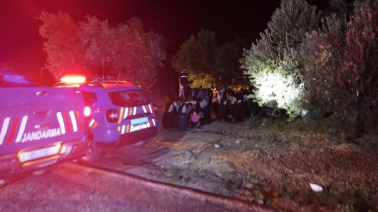 Ayvacık’ta Düzensiz Göçmen Operasyonuyla 37 Afganistan Uyruklu Yakalandı