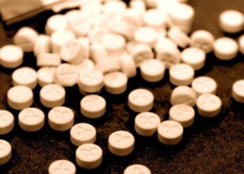 Baklava Kutusuna Gizlenmiş 4 Bin Uyuşturucu Hap Ele Geçirildi