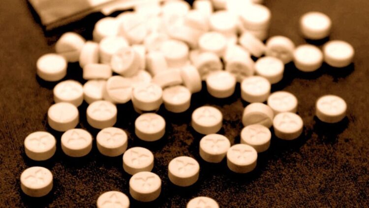 Baklava Kutusuna Gizlenmiş 4 Bin Uyuşturucu Hap Ele Geçirildi