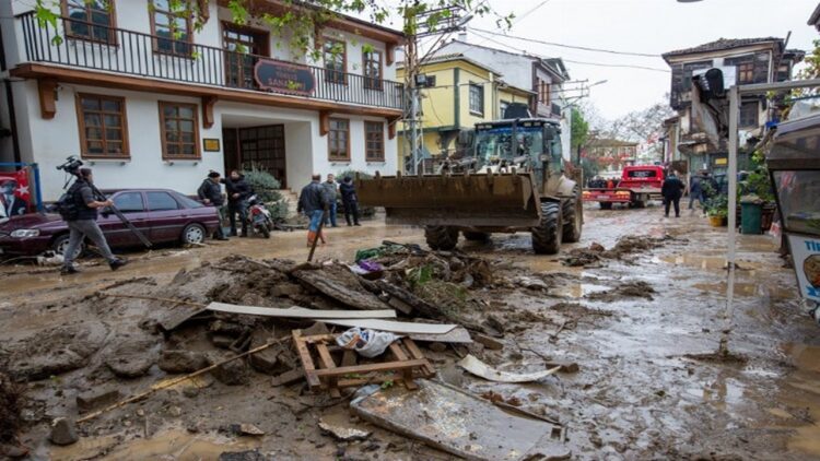 Başkan Aktaş Tirilye Mahallesi’nde İncelemelerde Bulundu