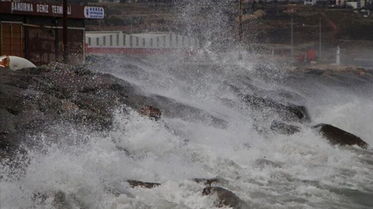 Batı Karadeniz’e Yarın Şiddetli Fırtına Uyarısı