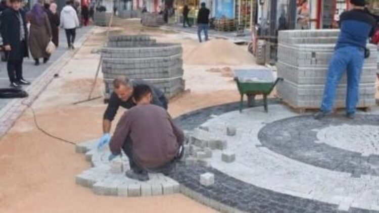 Bursa’da Hal İçindeki Sokakların Zemini Yenileniyor