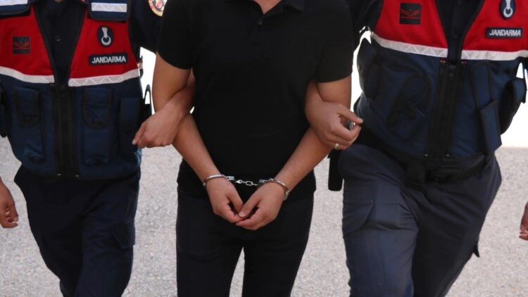 Çeşitli Suçlardan Aranan 76 Kişi Jandarma Operasyonuyla Yakalandı