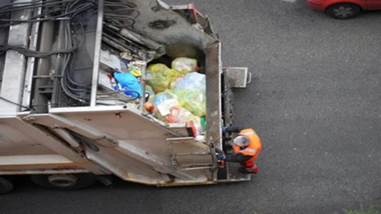 Çöp Kamyonunda Gerçekleşen Patlamalara İtfaiye Müdahale Etti