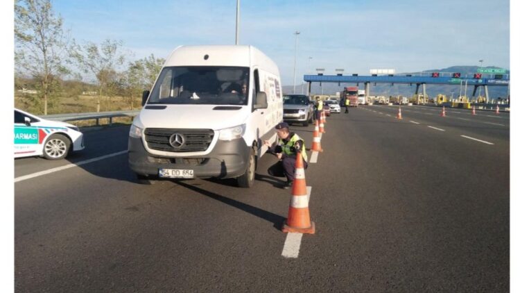 Denetimlerde 897 Araç Ve 242 Sürücü Trafikten Men Edildi