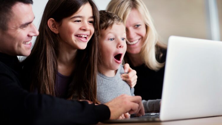 Dijital Dünyada Ailenin Korunması Ve Farkındalık Artıyor