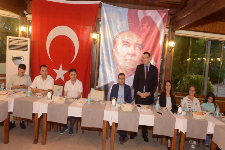 Eceabat Kaymakamı Mustafa Çiftçiler için veda yemeği düzenlendi