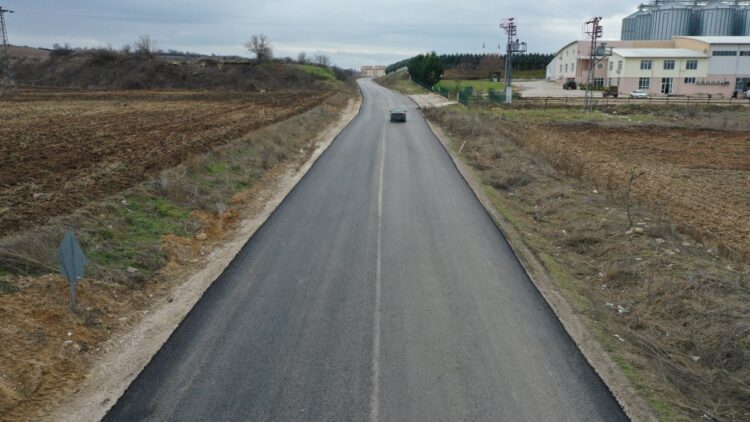 Edirne Özel İdaresi Köy Yolarına Asfalt Döküyor