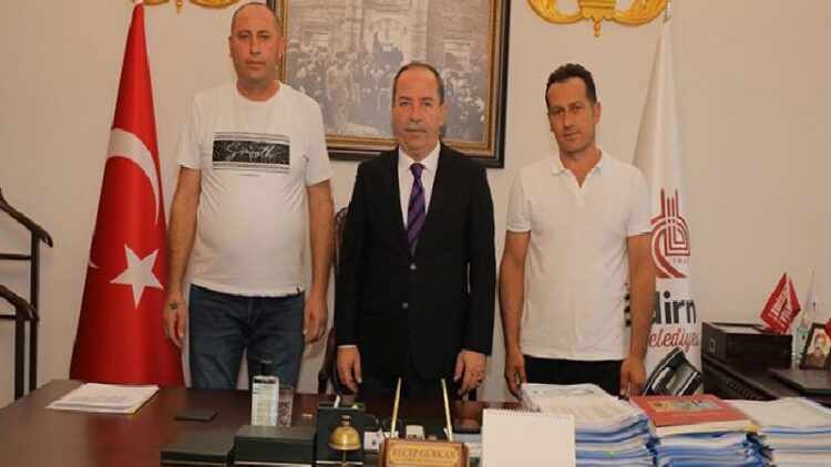 Edirne’de belediye işçisi bulduğu para dolu çantayı emniyete teslim etti