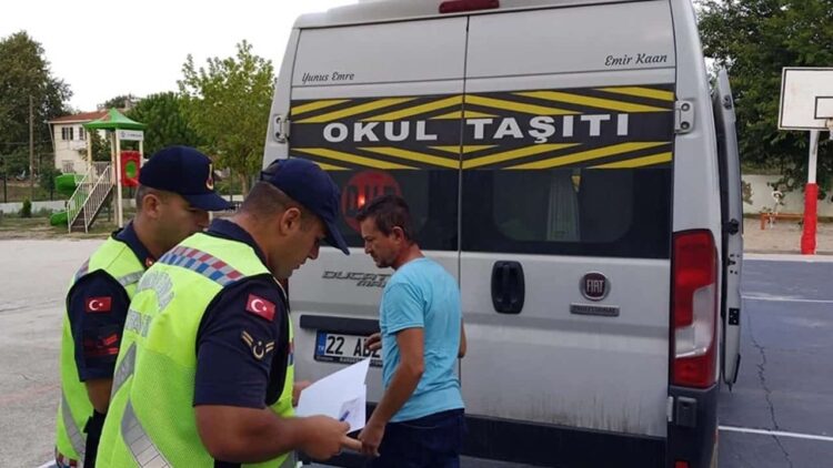 Edirne’de Jandarma Okul Servislerini Hassas Denetimden Geçirdi