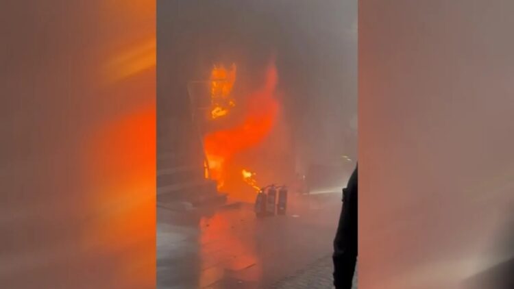 Eminönü’nde Çıkan Yangın Söndürüldü