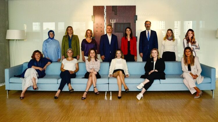 EY Girişimci Kadın Liderler Programı: Yönlendirici Destek Devam Ediyor