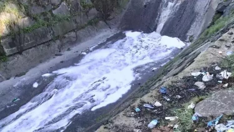 Fabrika Atıklarının Karıştığı Haramidere Köpürdü