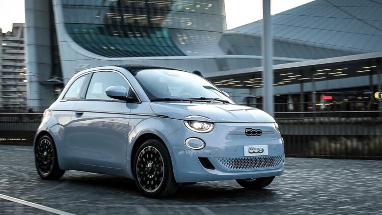Fiat 500e, Üst Üste Üçüncü Kez “En İyi Elektrikli Küçük Otomobil” Unvanını Kazandı!
