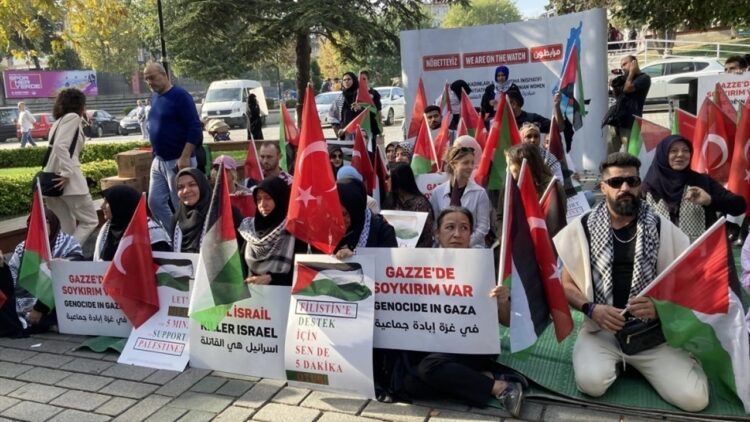 Filistin İçin Sultanahmet’te Kefenli Protesto
