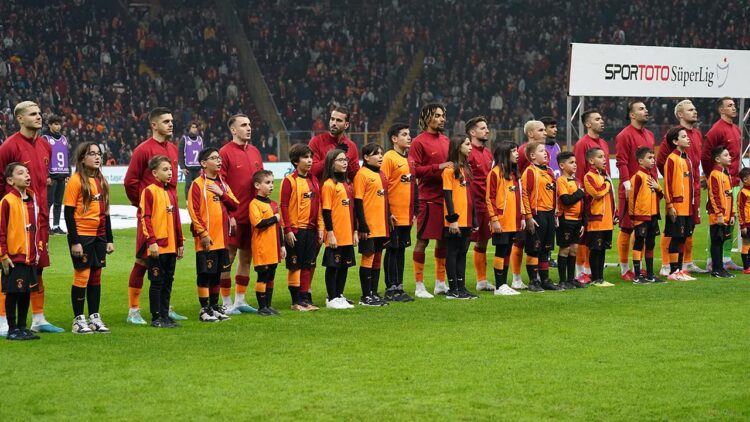 Galatasaray’ın Kamp Kadrosu Belli Oldu! Yıldız İsim Listede Yer Almıyor!