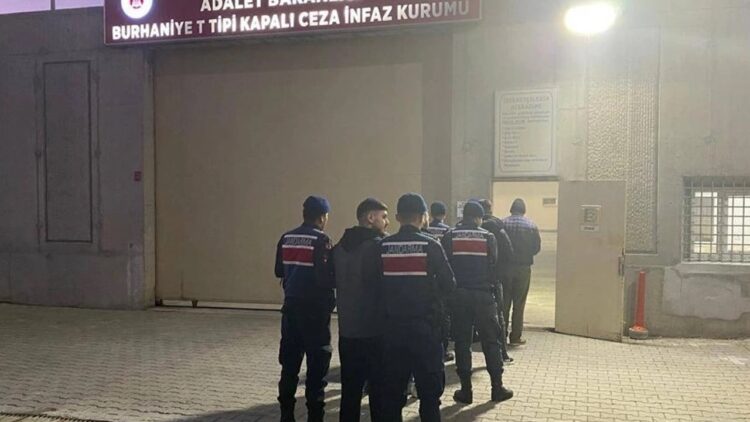 Göçmen Kaçakçılığı Yapan 6 Kişi Yakalandı