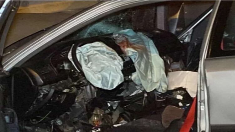 Hafif Ticari Araç İle Otomobil Çarpıştı: 1 Ölü