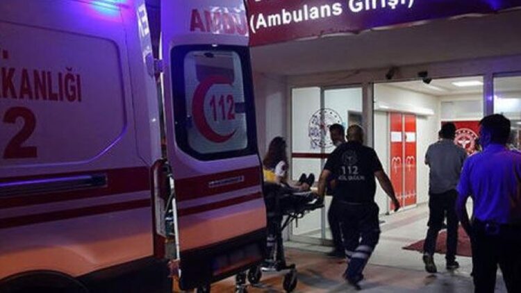 Halk Otobüsünün Çarptığı Anne Ve Kızı Yaralandı