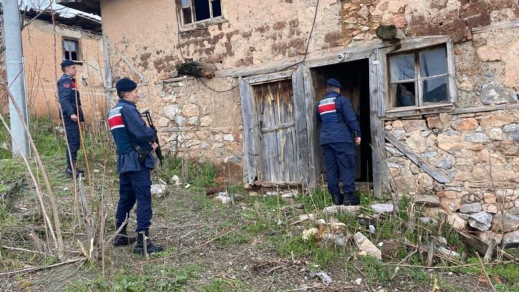 “Huzur ve Güven” Operasyonuyla 12 Aranan Şahsı Yakalandı