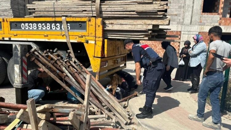 İnegöl’de Demir İskele İşçinin Üstüne Düştü