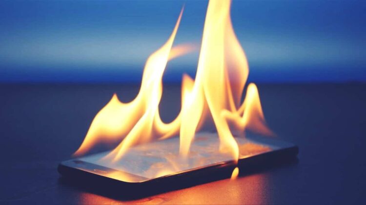 Isınan Cep Telefonları Tarihe Karışıyor