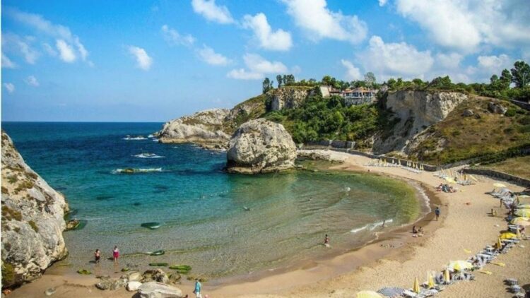 İstanbul Valiliği Denize Girilebilecek Yerleri Listeledi