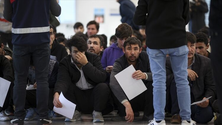 İstanbul’da Göçmen Operasyonları: 105 Kişi Yakalandı