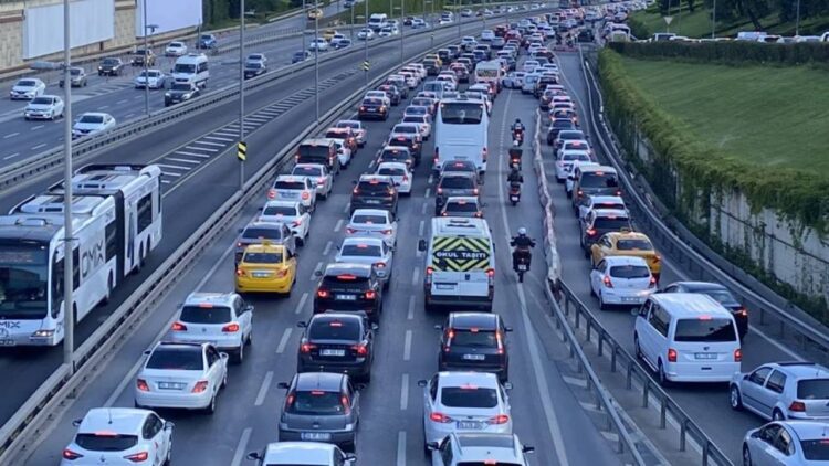 İstanbul’da Haftanın İlk günü Trafik Çilesi