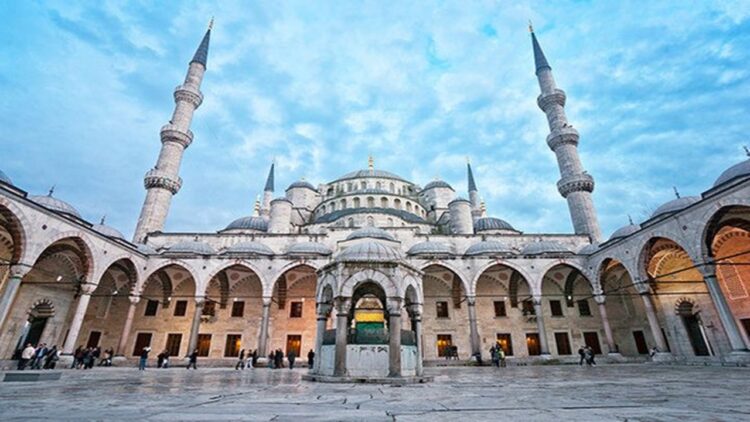 İstanbul’un Sembolik Yapısı Sultanahmet Camisi, Fiberli Aydınlatma Armatürleriyle Yenilendi