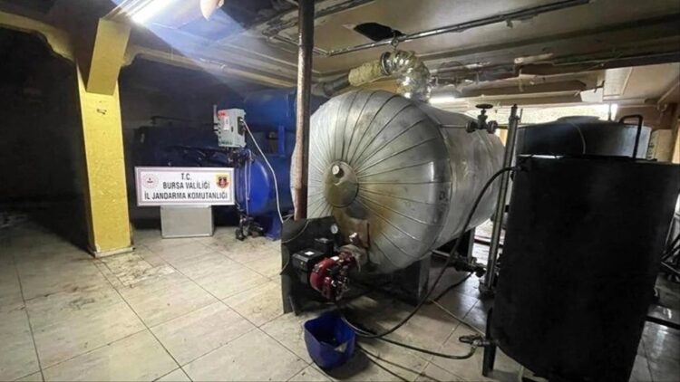 Kaçak Akaryakıt Üretilen Tesise Düzenlenen Operasyonda 4 Kişi Yakalandı