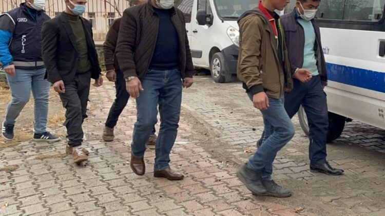 Kaçak Göçmen Operasyonu: 47 Göçmen Yakalandı