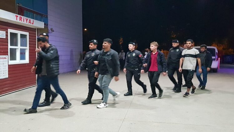 Kaçak Göçmen Operasyonu: 50 Yabancı Uyruklu Şahıs Yakalandı