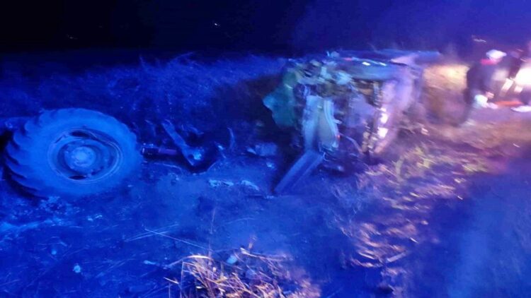 Kamyonet İle Traktör Çarpıştı: 1 Kişi Öldü 2 Kişi Yaralandı