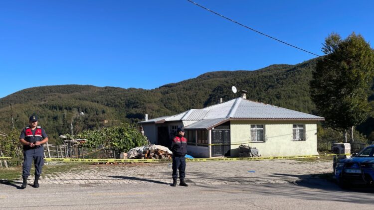 Kartepe’de Muhtar Babasını Yaralayan Şüpheli Tutuklandı