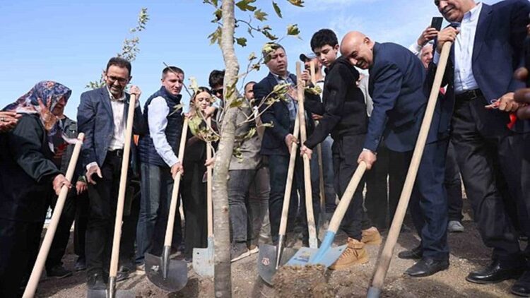 Keçiören Belediyesi “100. Yıl İmza Ormanı” İçin Fidan Dikme Töreni Düzenledi