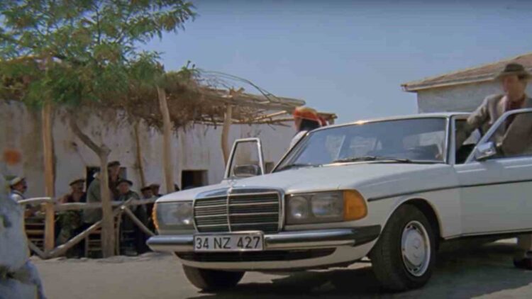 Kemal Sunal’ın Göz Bebeği  Arabası Satılıyor