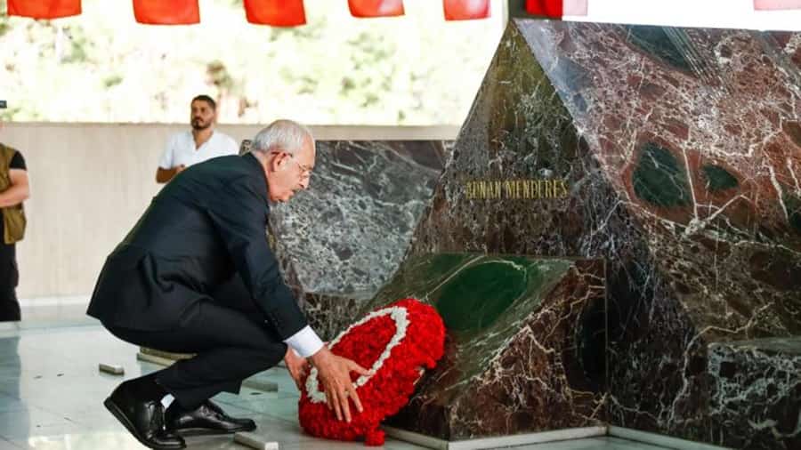 kilicdaroglu-anit-mezarlari-ziyaret-etti2-min.jpg