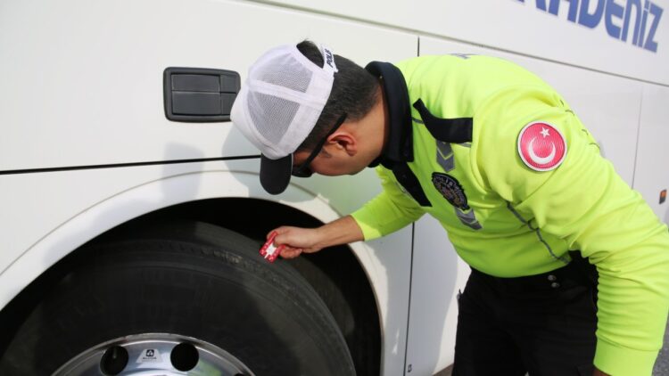 Kış Lastiği Takmayan Sürücülere Para Cezası Uygulandı