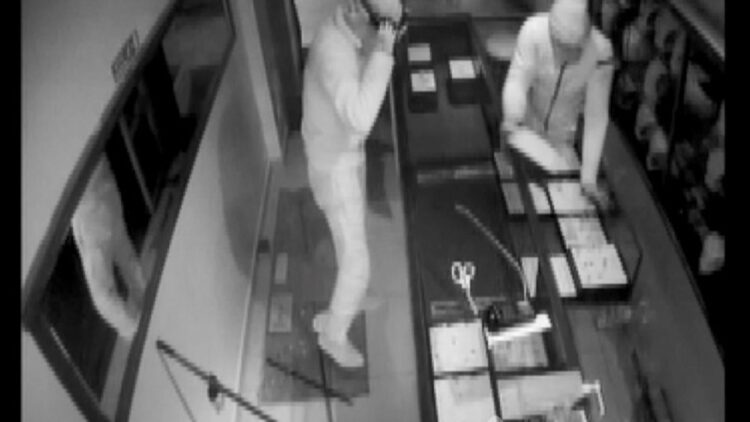 Kuyumcudan 4 Dakikada Yaklaşık 1,5 Kilogram Altın Çaldılar