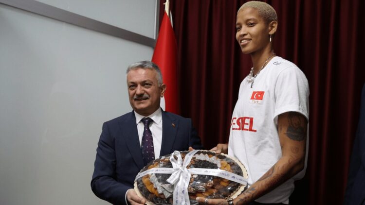 Melissa Vargas’a Malatya’da Onur Belgesi