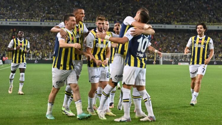 O Devlerin Arasında Fenerbahçe de Var