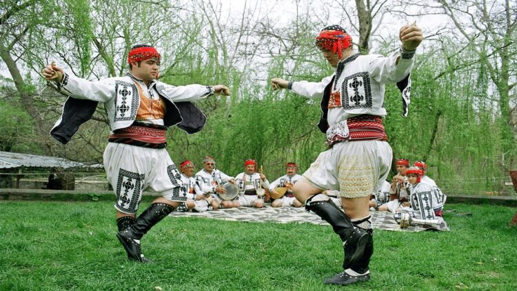 Osmaneli Belediyesi Geleneksel Türk Oyunları ve Türküleri Geleceğe Taşıyor