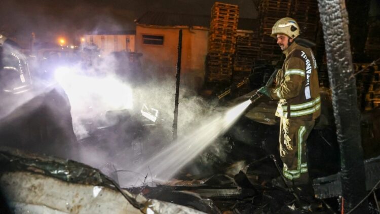 Palet Deposunda Yangın Çıktı