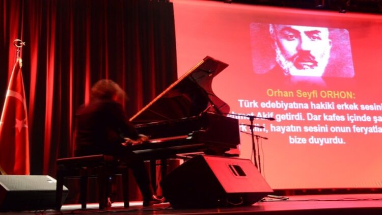 Piyanist Tuluyhan Uğurlu Mehmet Akif Ersoy’u Müzikle Anlatıyor