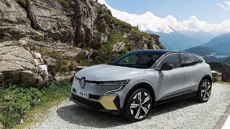 Renault, Yeni Megane E-Tech Yüzde 100 Elektrikli Modelini Van’da Tanıttı