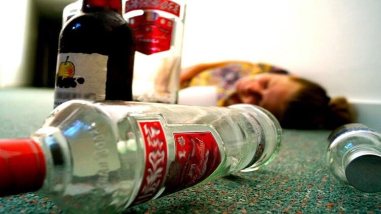 Sahte İçkiden 2 Kişi Öldü 3 Kişi Görme Yetisini Kaybetti